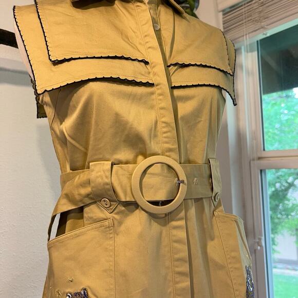 Lyn Around Yellow Tan Large Collared Sleeveless Tiger Embroidered Dress Size 4 - Picture 12 of 16